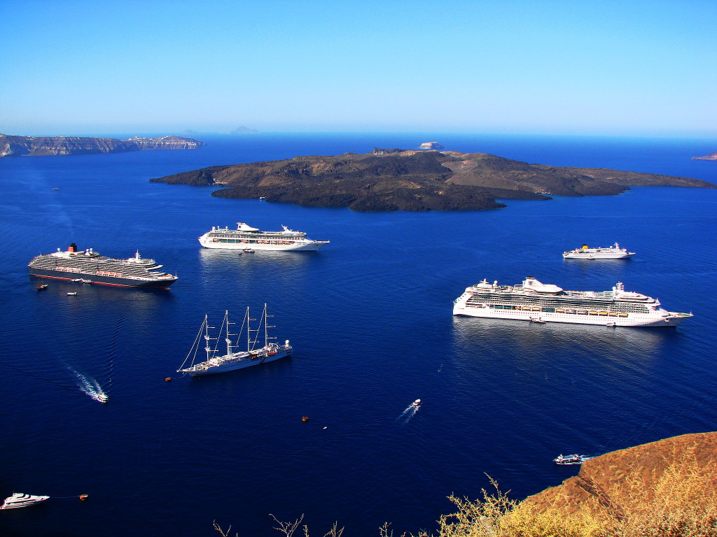 Cruise ships anchored in the bay below Fira