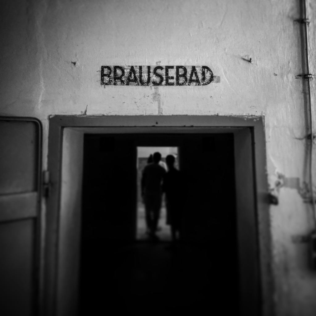 Entrance to gas chamber "Brausebad" means shower